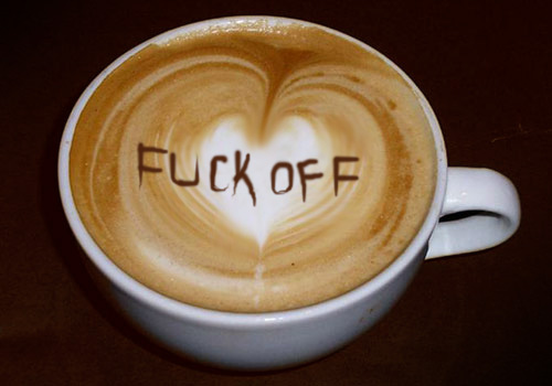 Il primo capuccino dedicato da Tomas Milian a D'Alema al suo sbarco a Roma